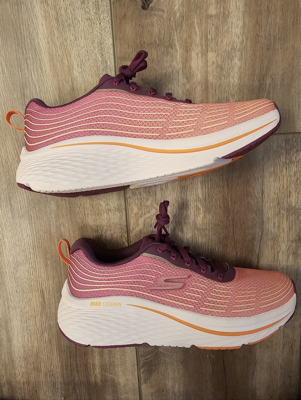 Skechers Women's GoRun Max Cushioning Sneakers - Size 8 - New! - Picture 3 of 7